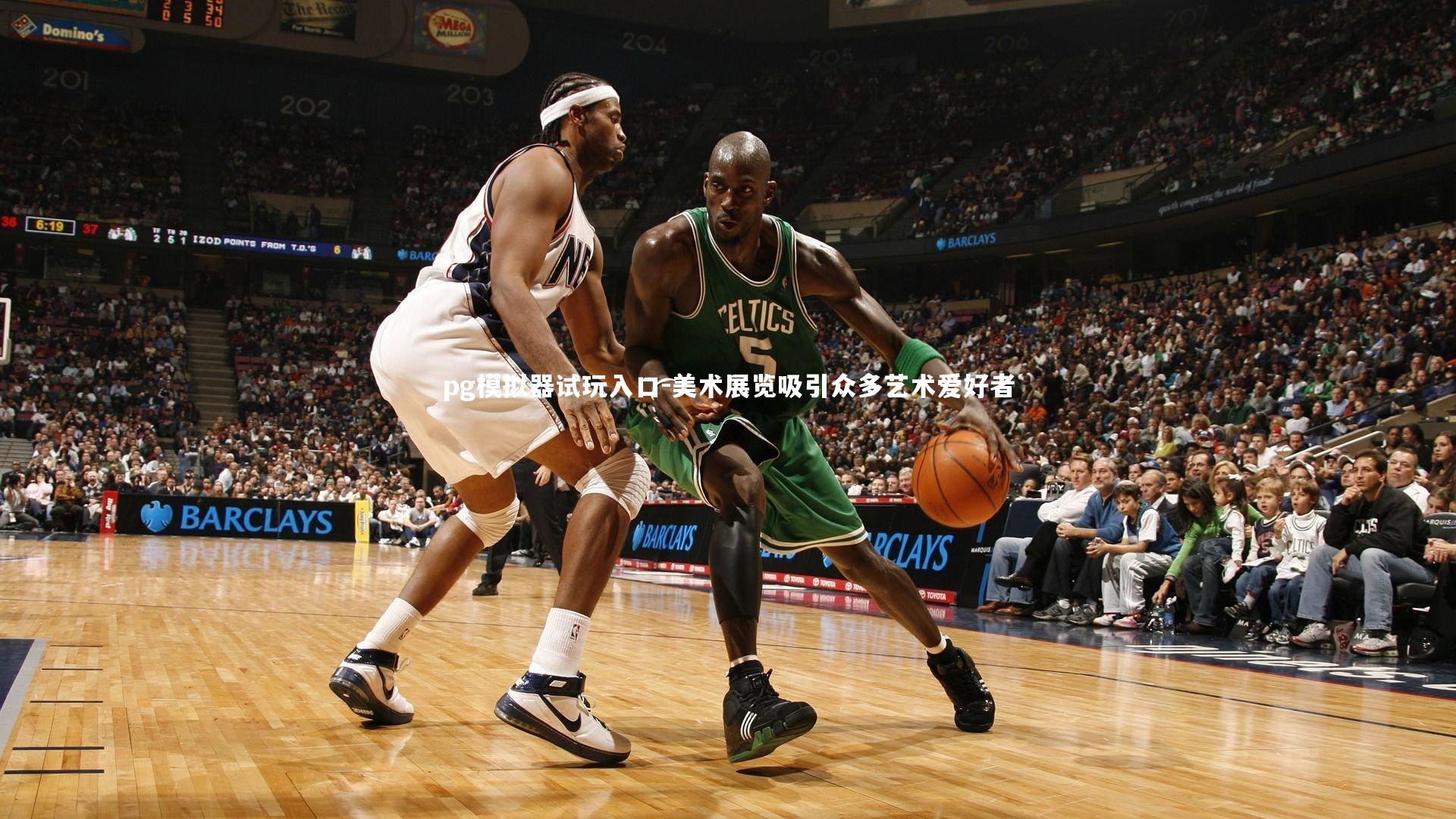 美术展览吸引众多艺术爱好者